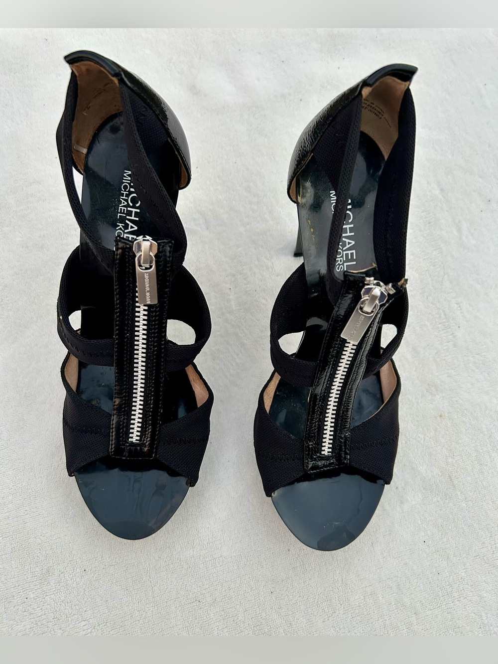 Michael Kors Berkley T-Strap Heels Black Patent Open Toe sz 7